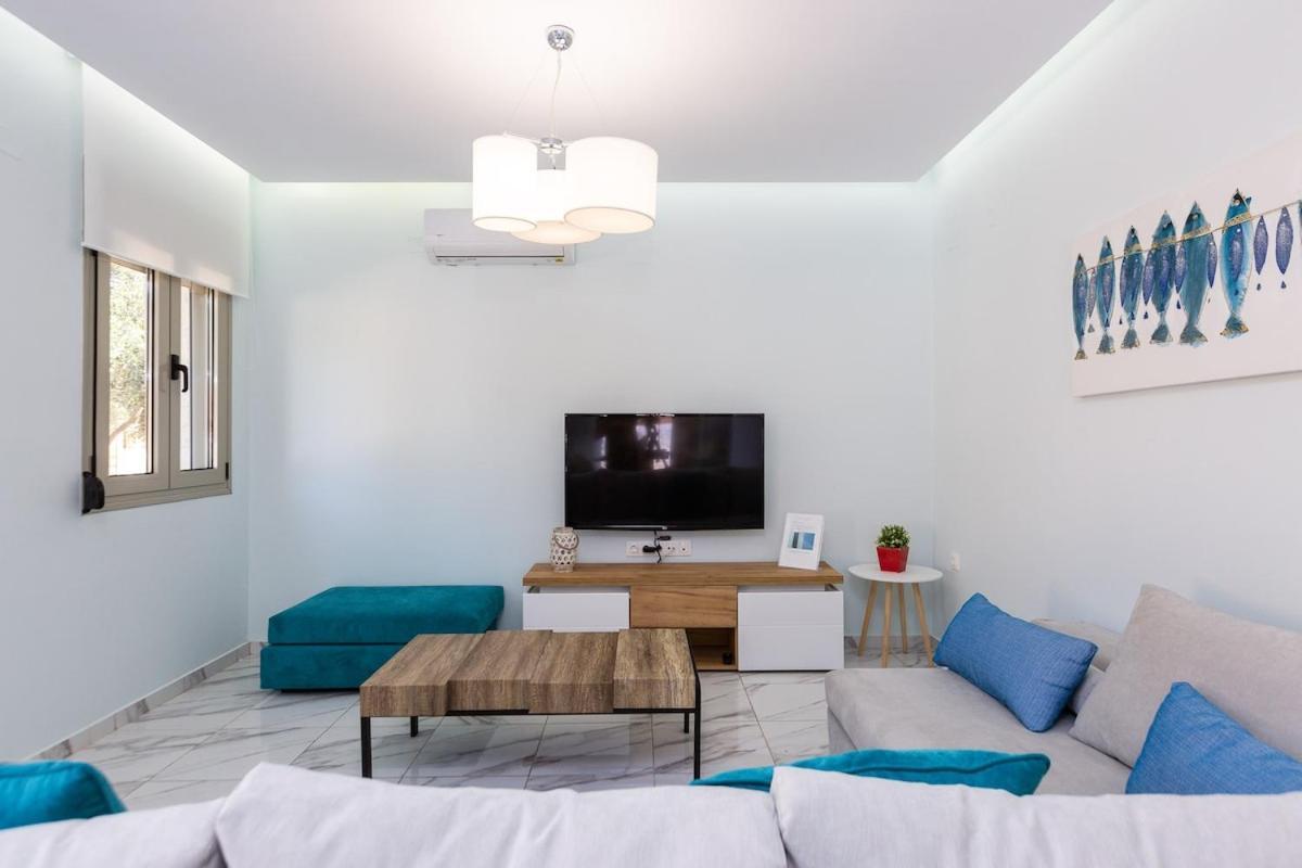 Villa Vera - With Private Heated Pool & Jacuzzi Pangalochori Exterior photo