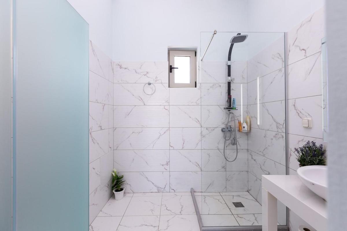 Villa Vera - With Private Heated Pool & Jacuzzi Pangalochori Exterior photo