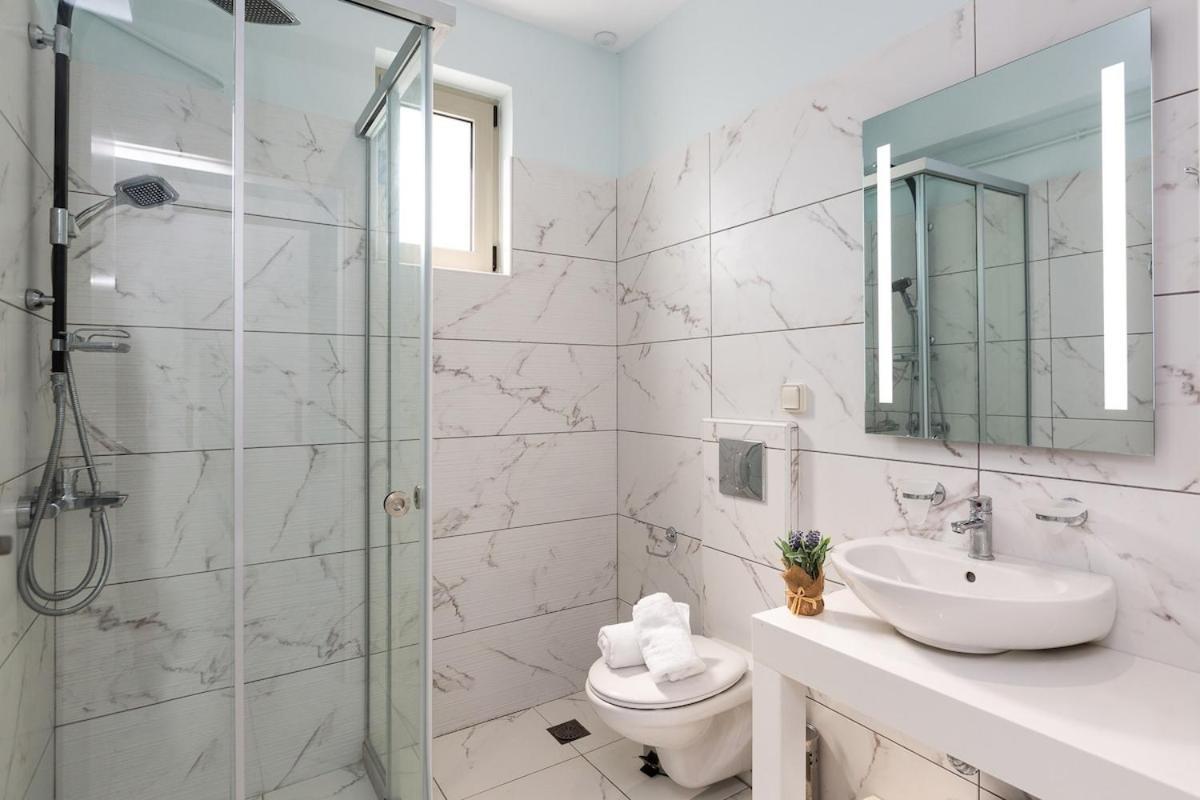 Villa Vera - With Private Heated Pool & Jacuzzi Pangalochori Exterior photo