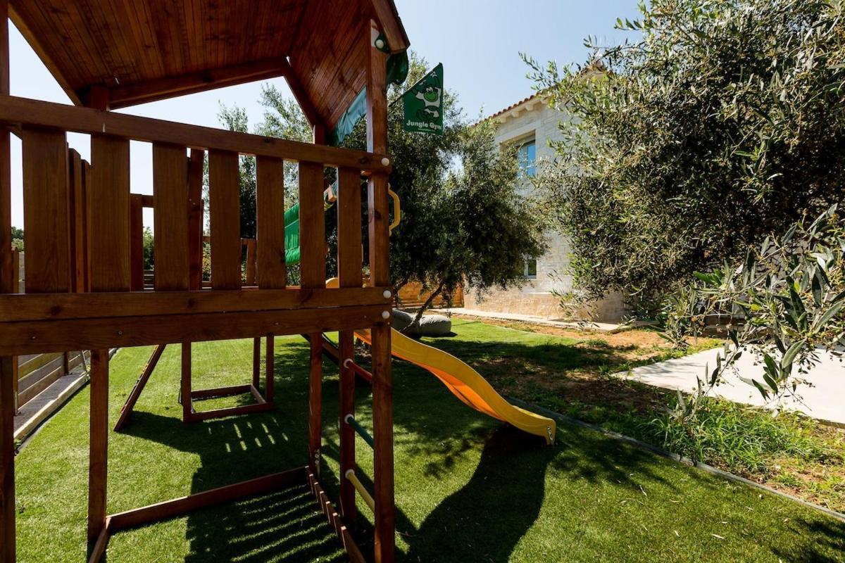 Villa Vera - With Private Heated Pool & Jacuzzi Pangalochori Exterior photo